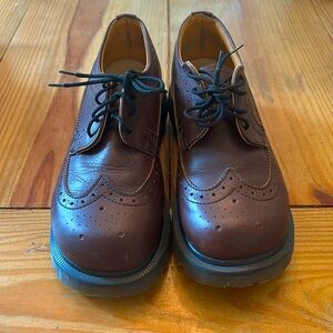 Vintage Dr. Martens made in England Oxford low platform wingtip shoes